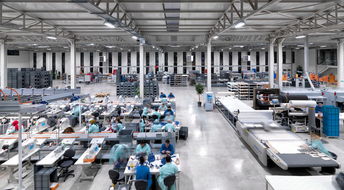 神秘与朴素交织的艺术 鞋厂设计与办公室装饰的图文叙事